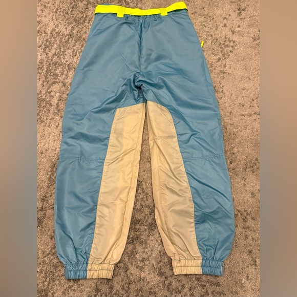 Women's Urban Outfitters windbreakers - Picture 5 of 5